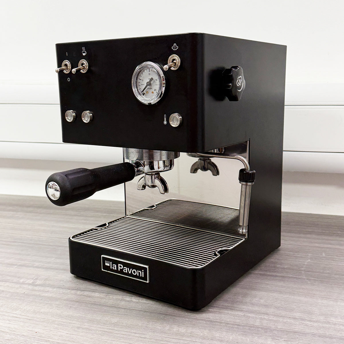 GRADED PRODUCT LA PAVONI CASABAR BLACK (NEW MODEL)