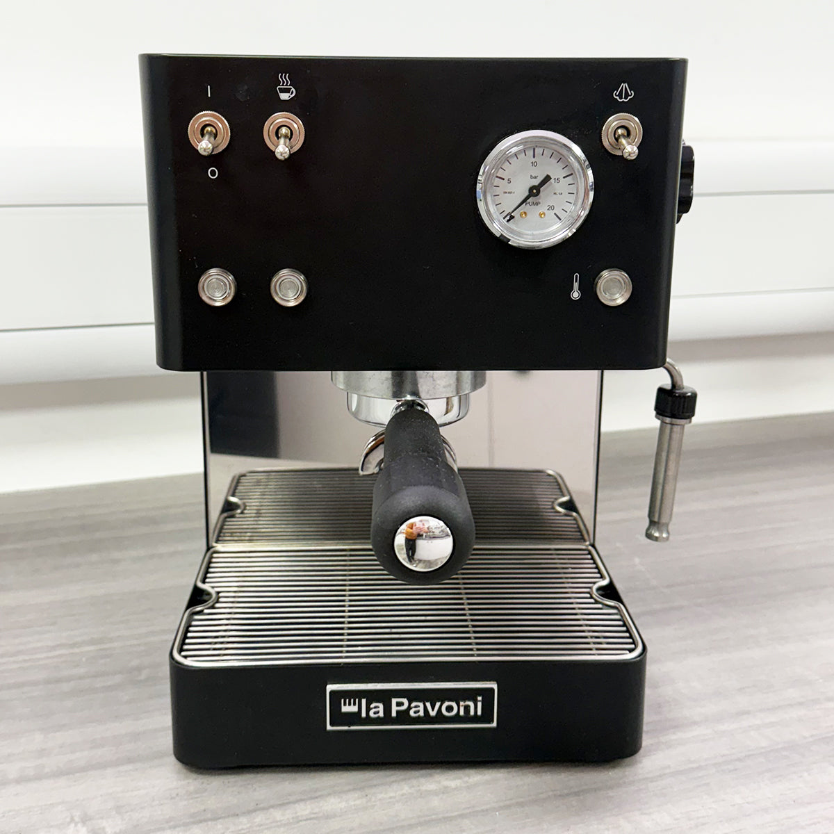 GRADED PRODUCT LA PAVONI CASABAR BLACK (NEW MODEL)