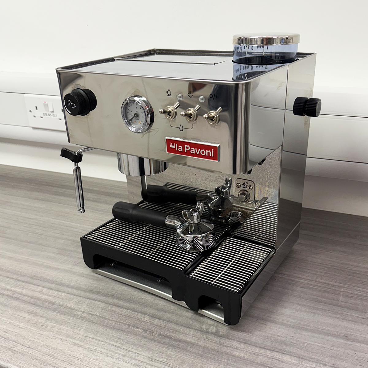 GRADED PRODUCT La Pavoni Combined Domus Bar Domestic Coffee Machine with Integrated Grinder Stainless Steel UK Plug LPCDMB02UK