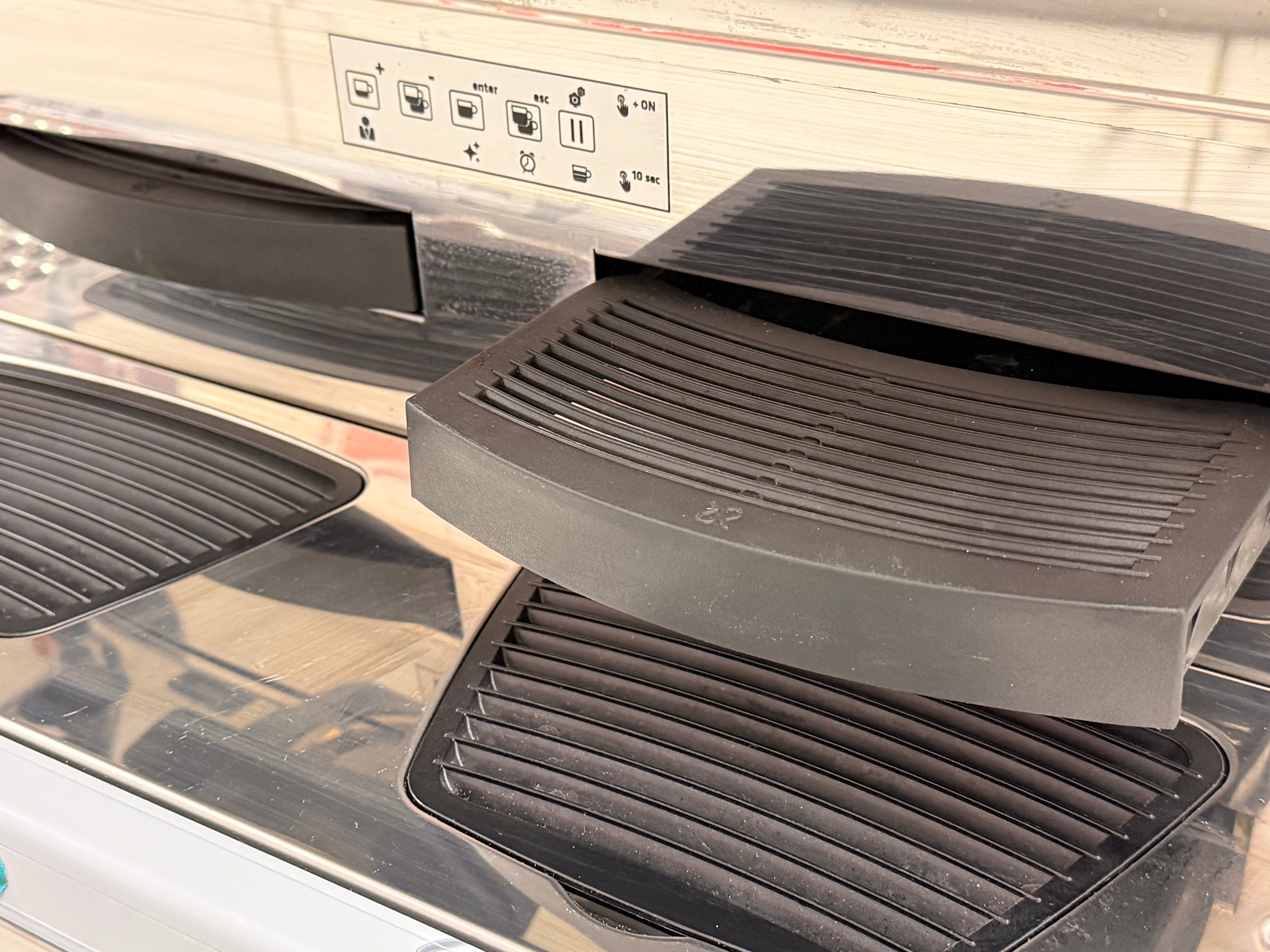 Rancilio Classe 7 pull out espresso cup tray.
