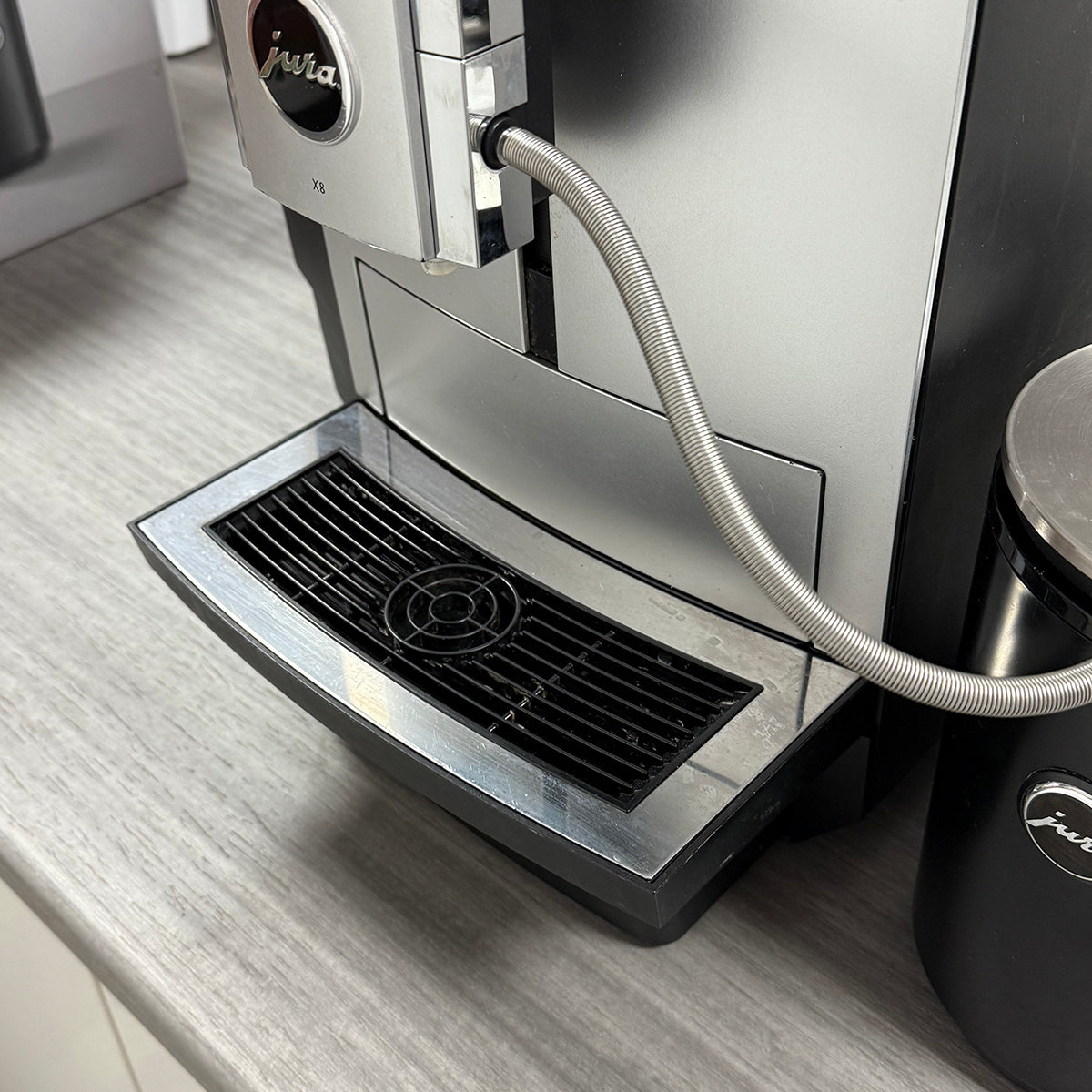 Refurbished Jura X8 Professional Coffee Machine & Cool Control Milk Cooler