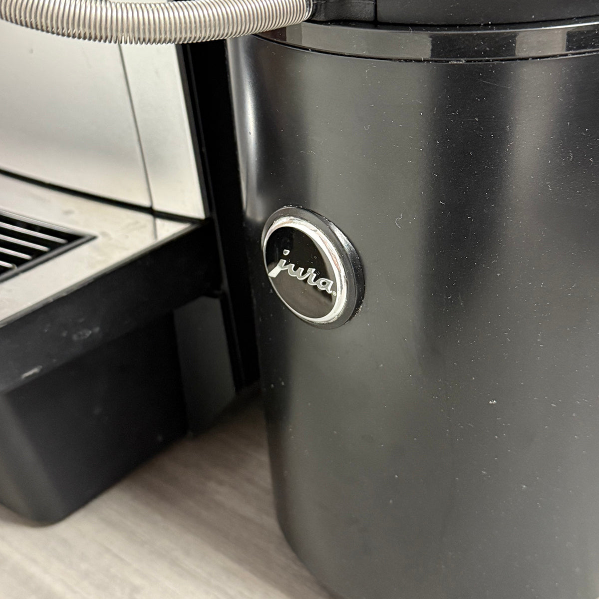 Refurbished Jura X8 Professional Coffee Machine & Cool Control Milk Cooler