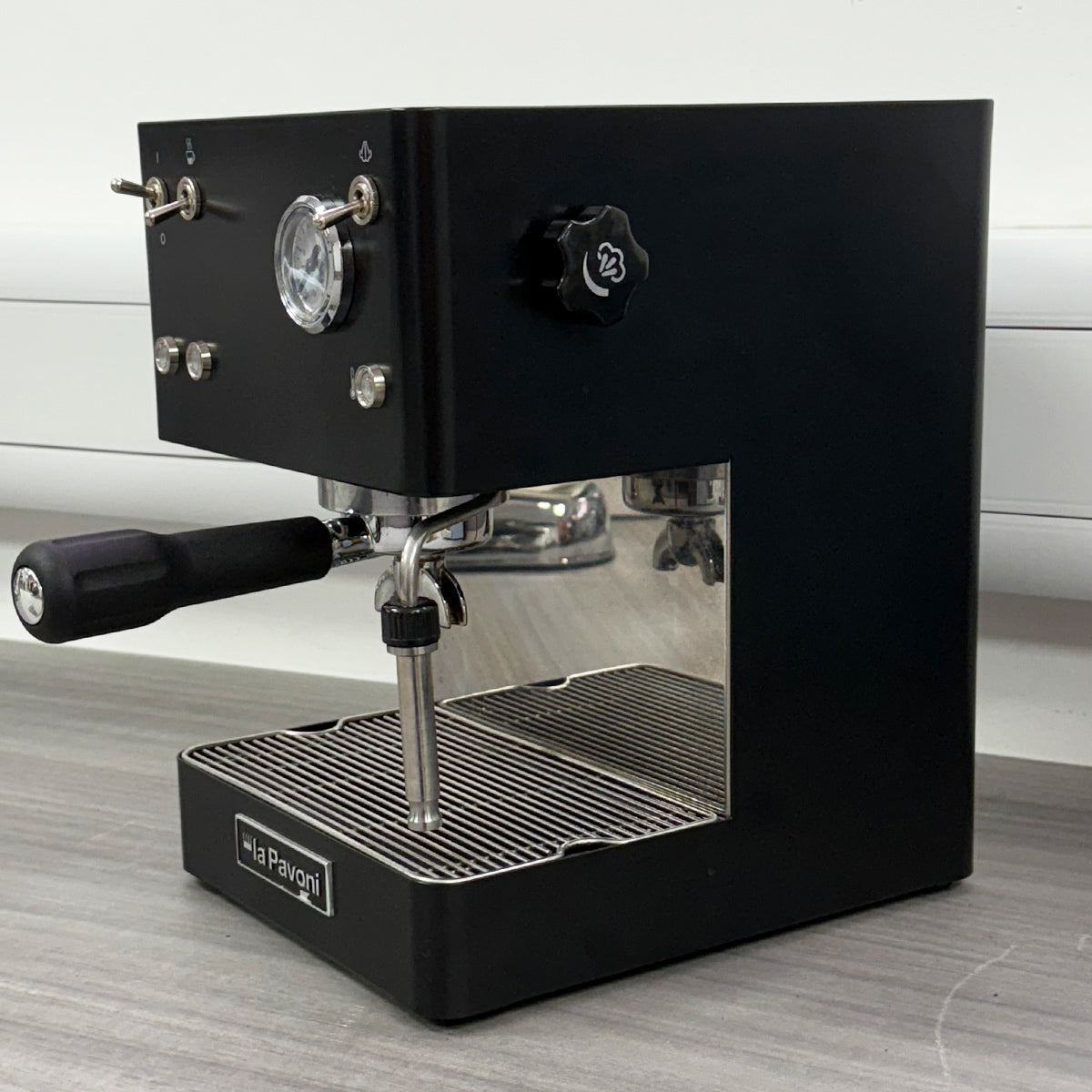 SHOWROOM MODEL LA PAVONI CASABAR BLACK (NEW MODEL)