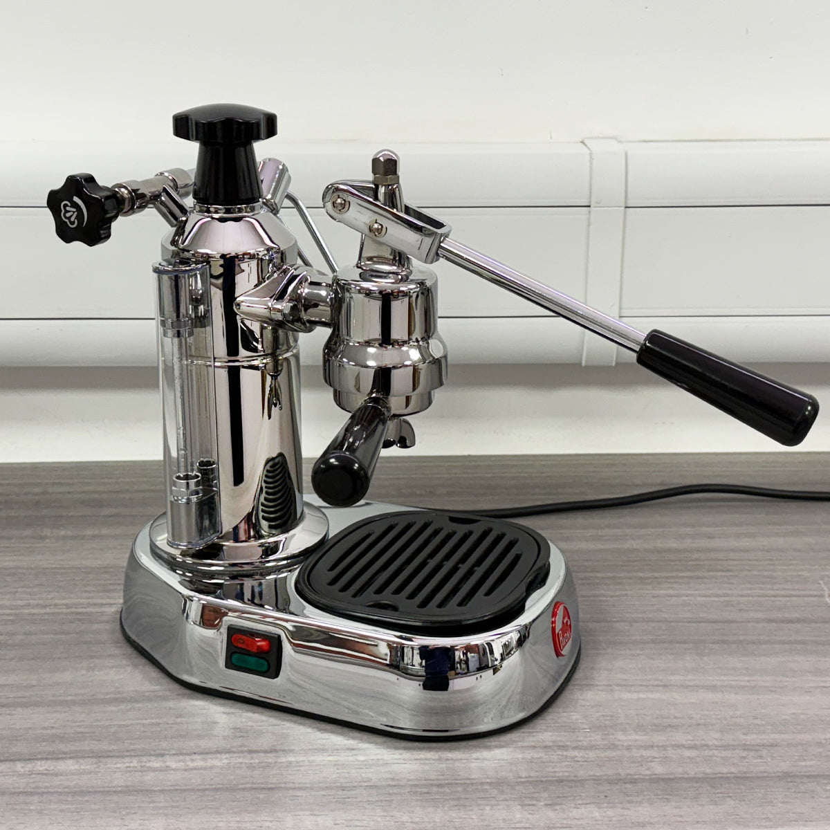 La Pavoni Europiccola (Chrombasis, schwarze Griffe) 220 V – LPLELQ01UK 