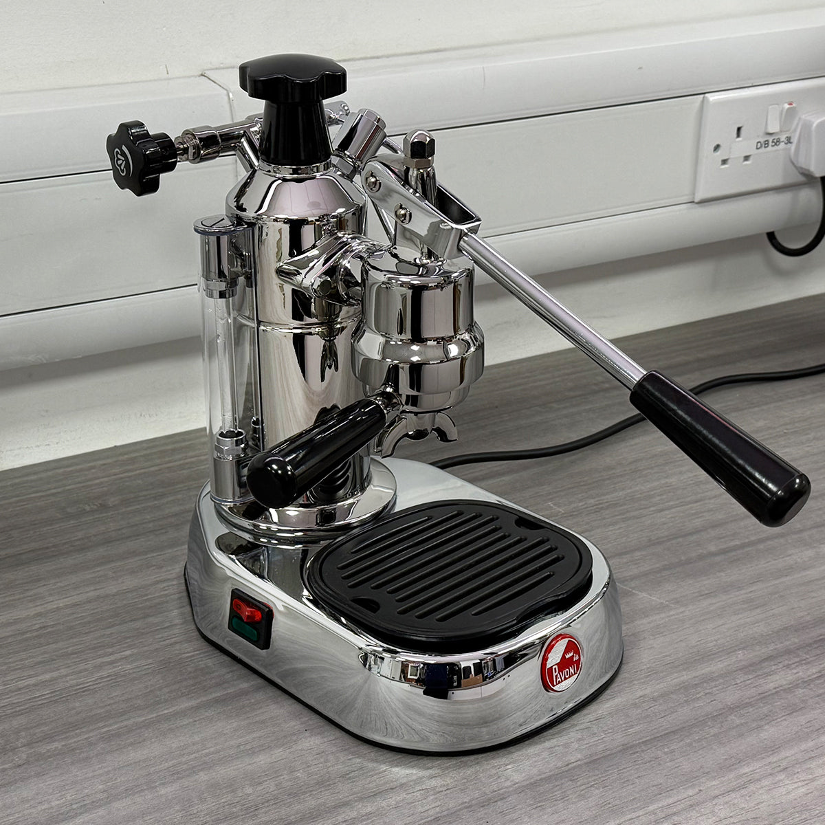 La Pavoni Europiccola (Chrombasis, schwarze Griffe) 220 V – LPLELQ01UK 